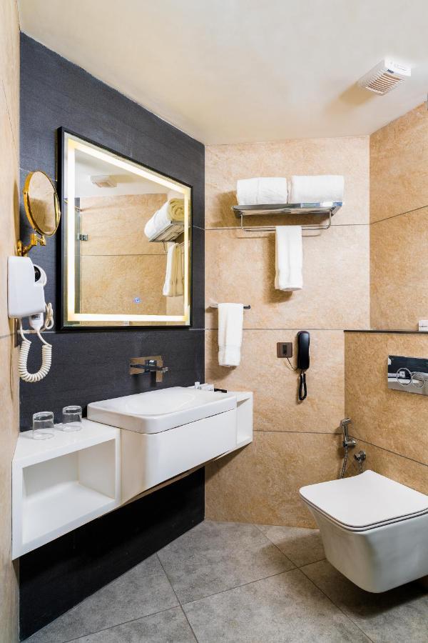 Marine Inn Hotel Kochi エクステリア 写真